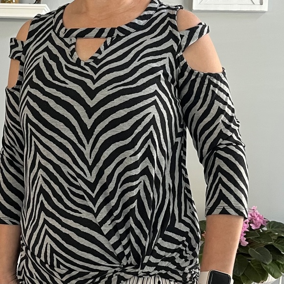 Top - Picture 3 of 4